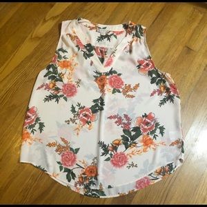 Women sleeveless blouse